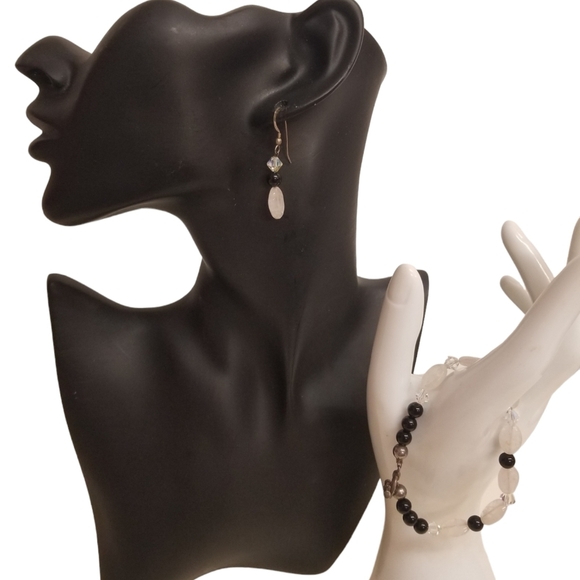 VINTAGE STERLING SILVER, MILKY QUARTZ & BLACK ONYX BEAD BRACELET & EARRINGS SET - Picture 1 of 9